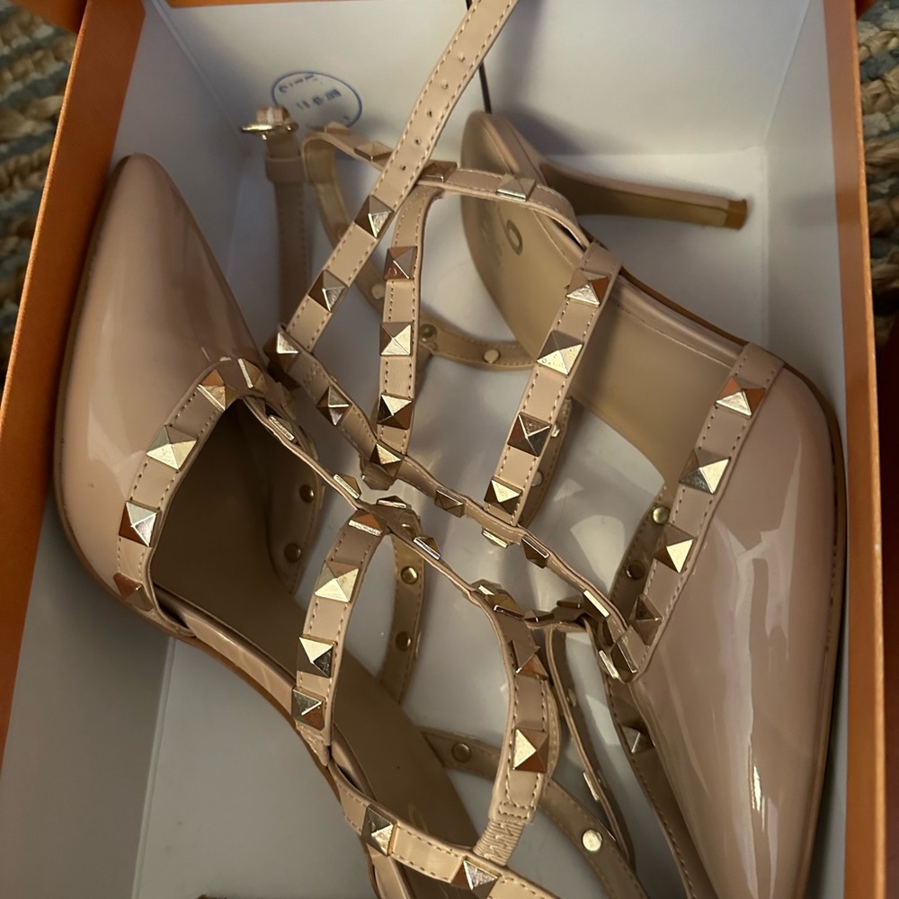 Unisa Heels